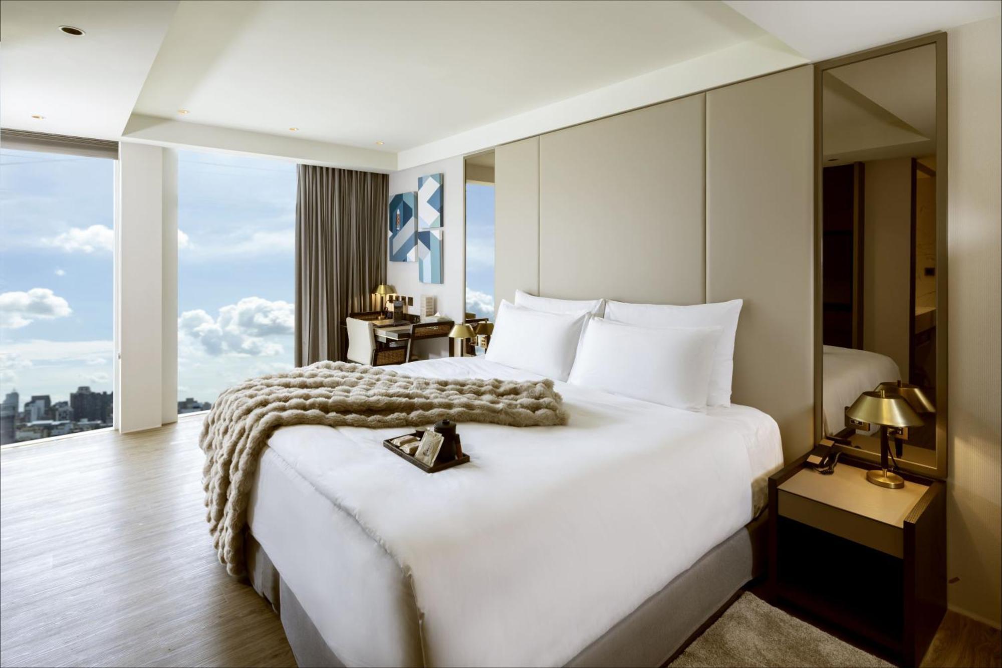 Voyage Kaohsiung By Cosmos Oasis Hotel ภายนอก รูปภาพ