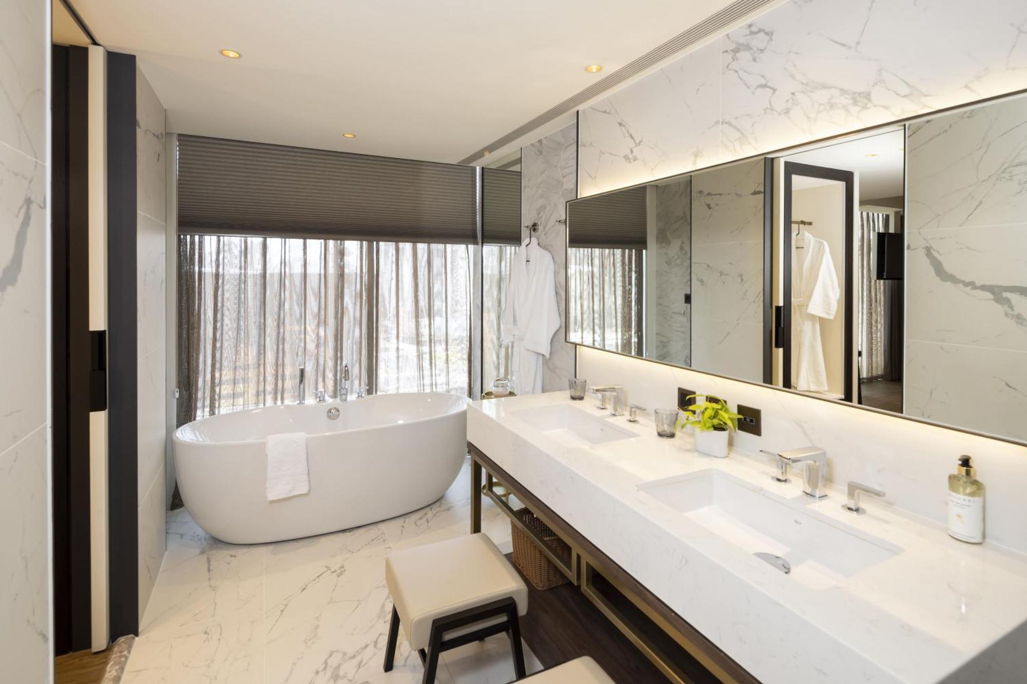 Voyage Kaohsiung By Cosmos Oasis Hotel ภายนอก รูปภาพ