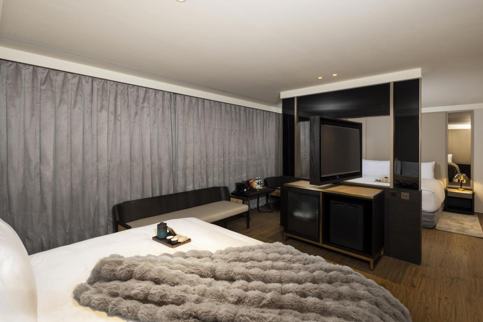 Voyage Kaohsiung By Cosmos Oasis Hotel ภายนอก รูปภาพ