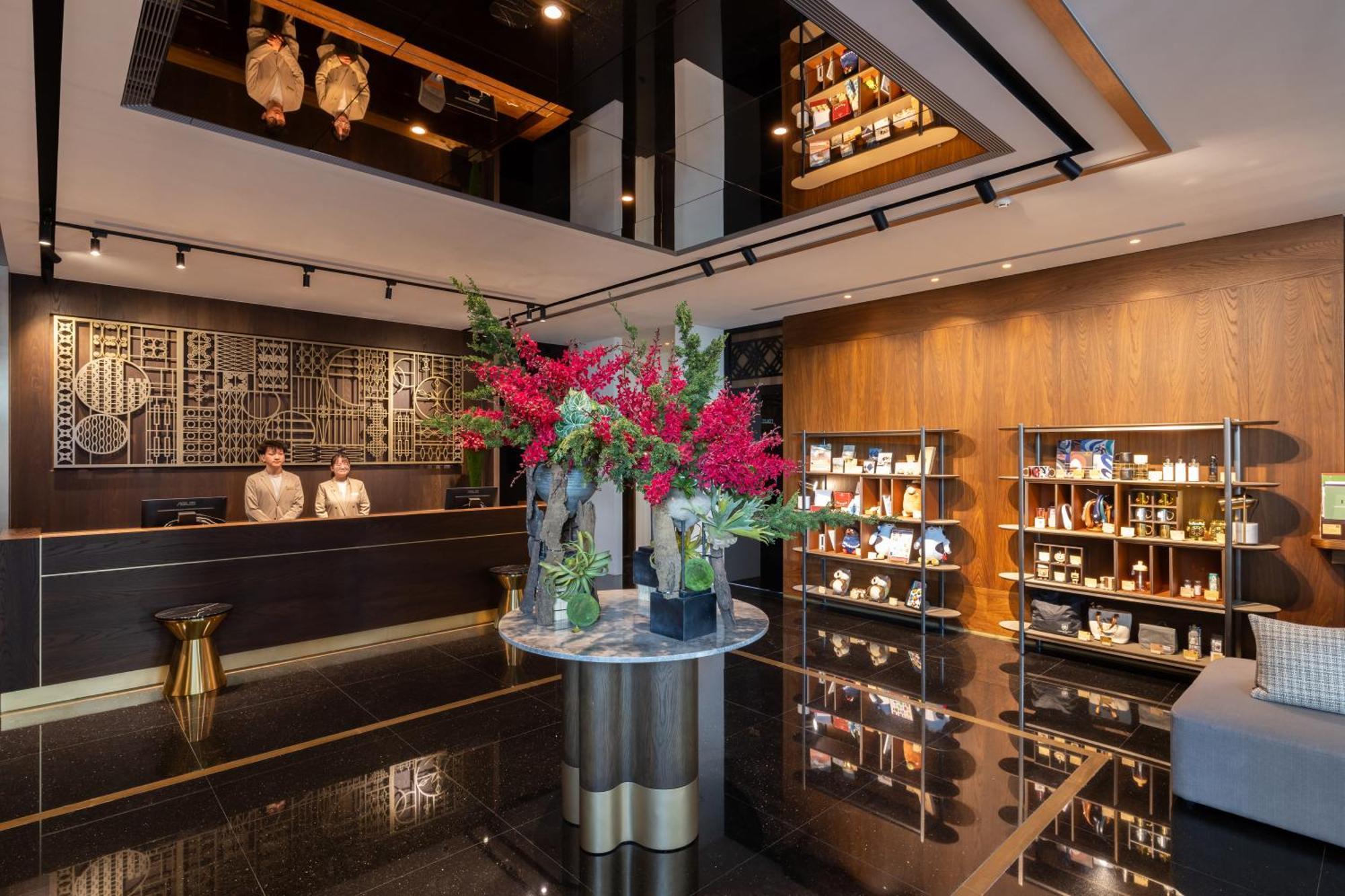 Voyage Kaohsiung By Cosmos Oasis Hotel ภายนอก รูปภาพ